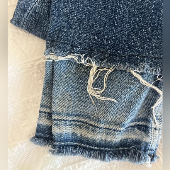 Rag and bone ankle skinny jeans with distressed bottom. - Picture 4 of 4